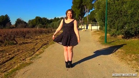 Jacquieetmicheltv - Anaïs, 22, hoped to be up to ... Back to La-Fare-les-Oliviers (13), where the luscious Anaïs, 22, was waiting for us firmly with a very summer outfit. Despite the mistral and the seasonal freshness, the young lady is hotter than ever, especially when we tell her the program of the day! Indeed, she welcomes the fact that she will be entitled to two guys, and especially hoped to be at the level ... Far from being shy, she shows off in front of the olive trees of the family estate, before joining our lads in his room. Very excited, she then jumps at the opportunity to perfect her record, in particular by doing multiple sodomies and doubles!
